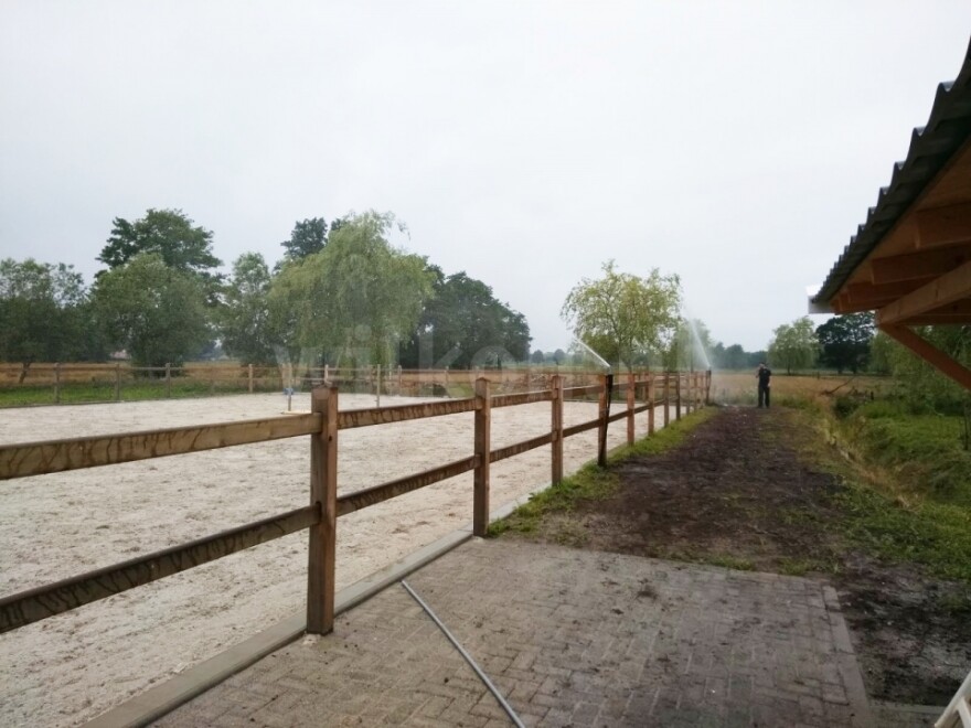 Beregening manege en paardenbak met sproeiers