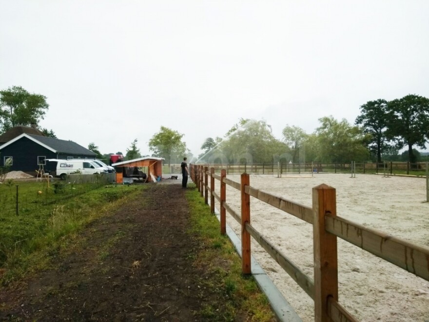 Beregening manege en paardenbak met sproeiers