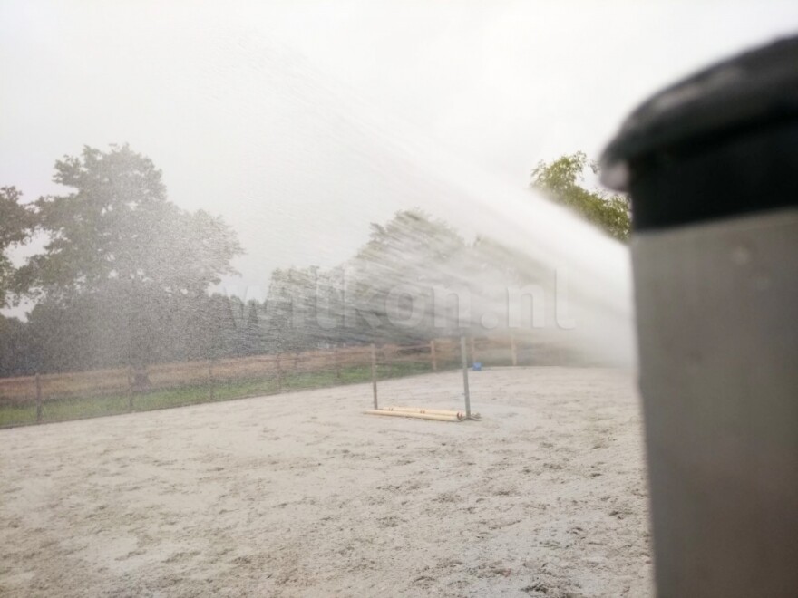 Beregening manege en paardenbak met sproeiers