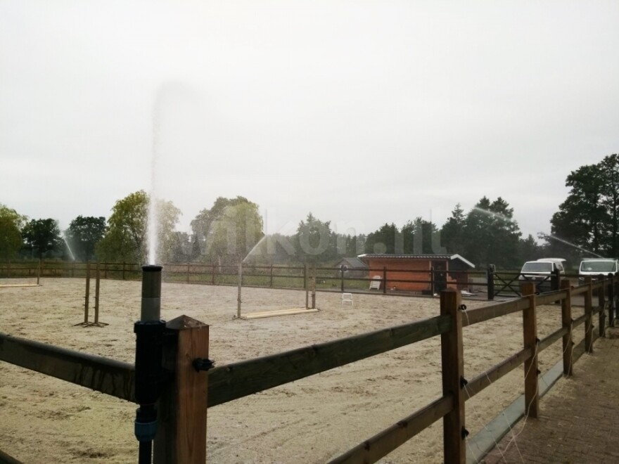 Beregening manege en paardenbak met sproeiers