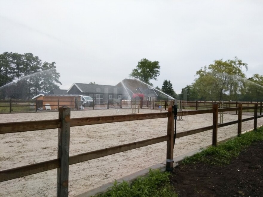 Beregening manege en paardenbak met sproeiers