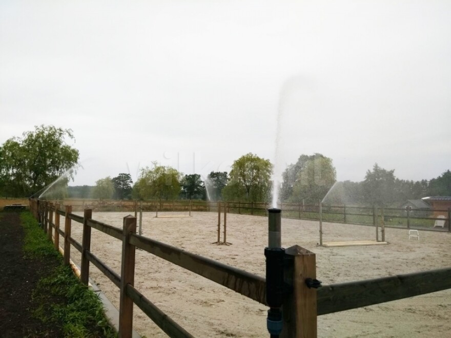 Beregening manege en paardenbak met sproeiers