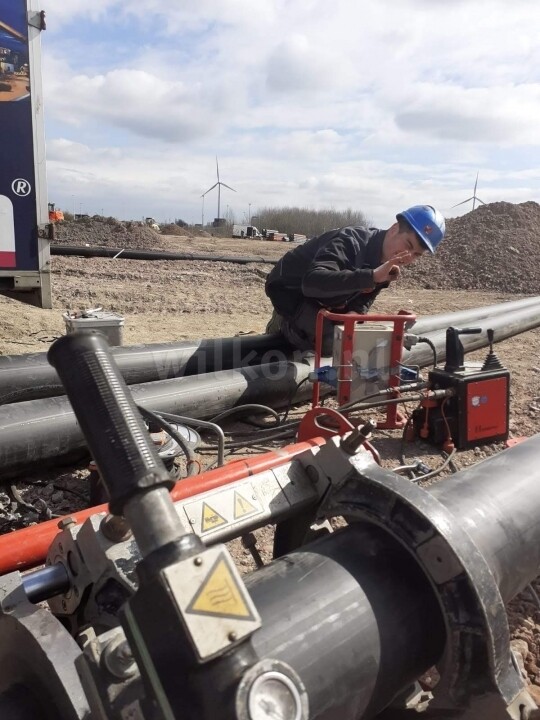 Levering en lassen blusleidingen mantelbuizen en waterleiding op een fabrieksterrein in België