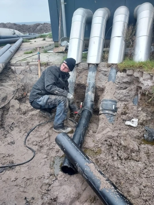 Aanleg PE leidingen en afsluiters mestsilo