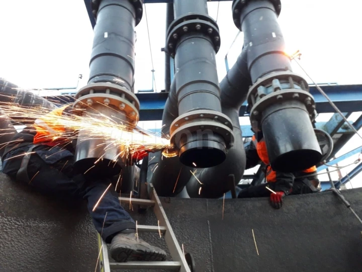 Monteren plaatafsluiters zandwinning installatie