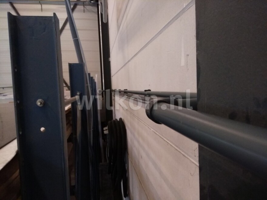 Aansluiting tappunten op waterleiding in fabriekshal Lelystad