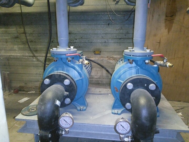 Installatie pompen watervoorziening fabriek