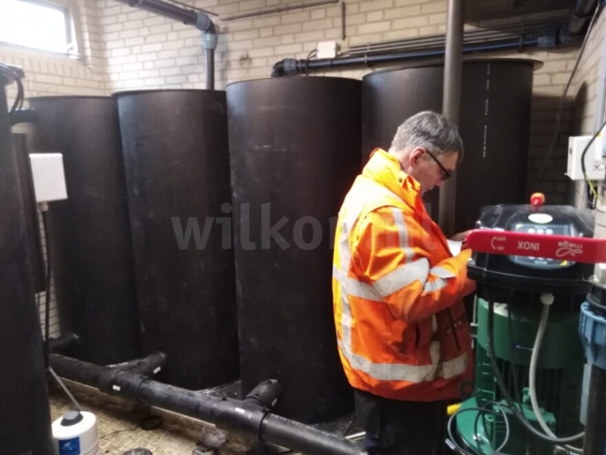 Pompinstallatie met frequentie besturing