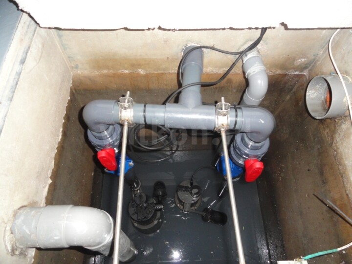 Pompput voor weg pompen regenwater