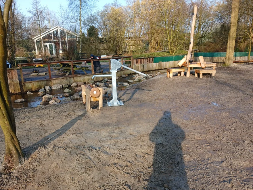 Wilkon-Bronboring-Handpomp-Speeltuin-1.webp